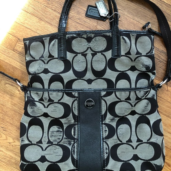*VERY LOVED* COACH  Daisy Gray & Black Crossbody - Picture 1 of 9